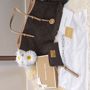 ❤️👜❤️ Michael Kors Brown Logo Jet Set Tote and Matching Wristlet